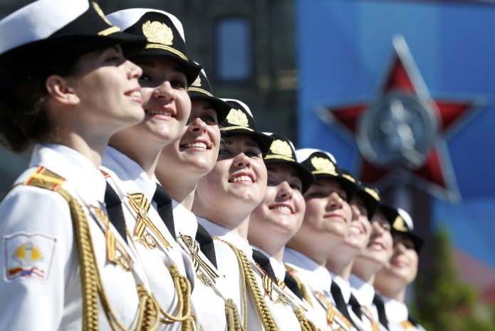 Женская парадная форма вс РФ на параде