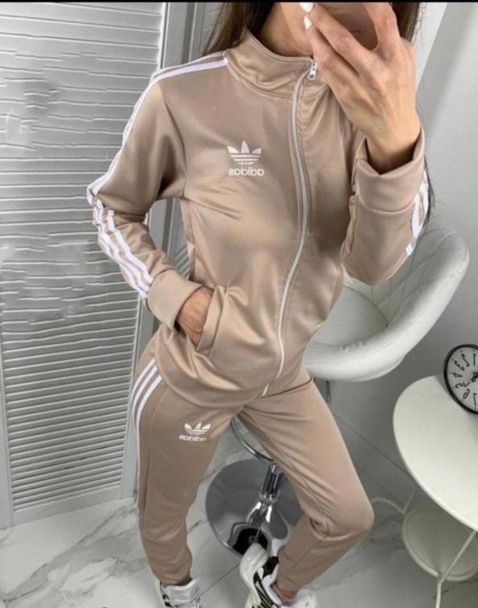 Модные спортивные костюмы