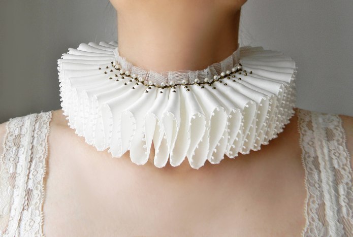 White Elizabethan Collar Ruff