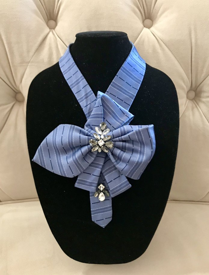 Украшения из галстуков