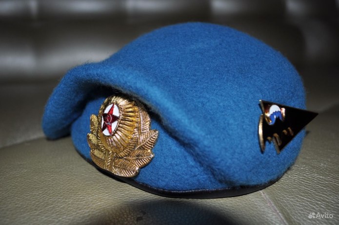Голубая беретка