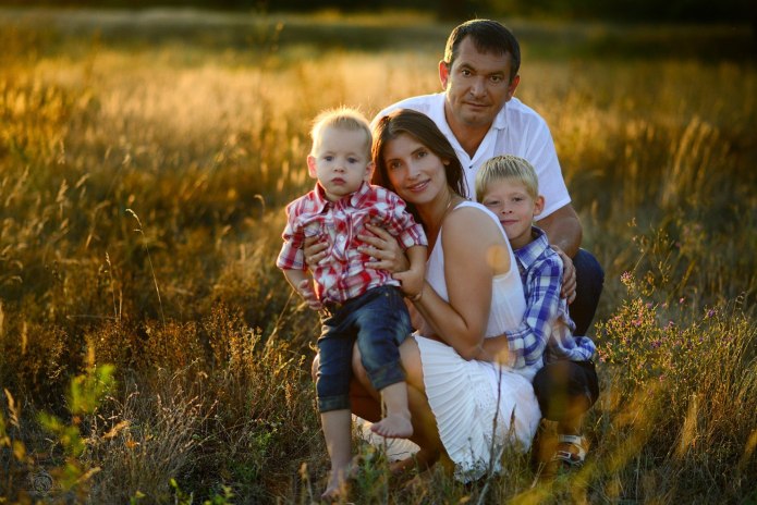 Фотосессия семьи на природе