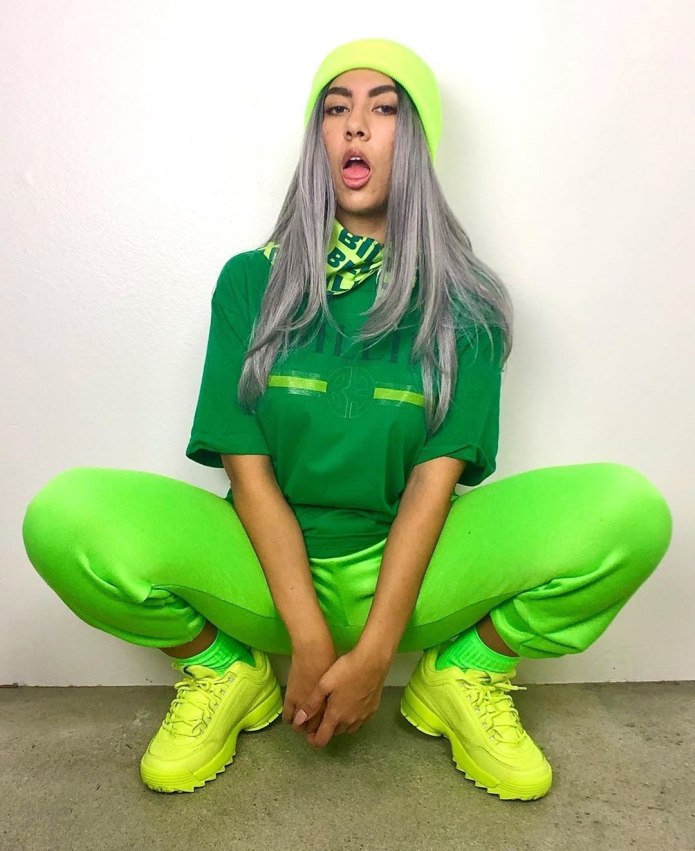 Billie Eilish в зеленом