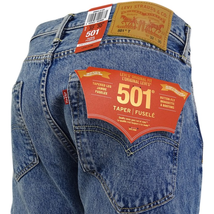 Levis Strauss Carrera