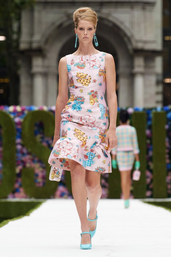 Moschino коллекция 2022 Весна лето