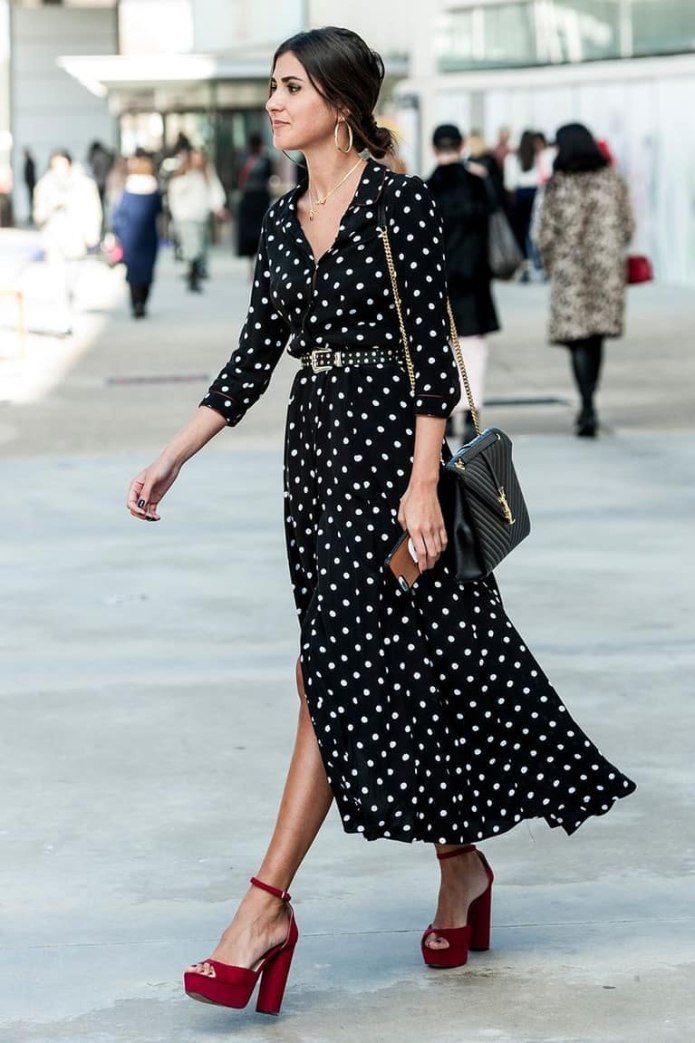 Платье в горошек 2022 Street Style